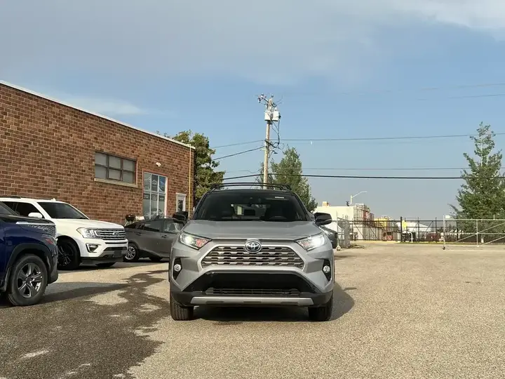 Toyota Rav4 Hybrid 2020 photo 2