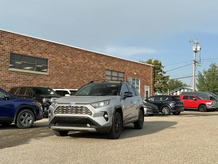 Toyota Rav4 Hybrid 2020 photo 3