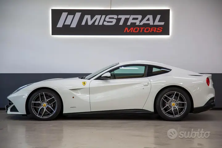 Ferrari F12 2016 photo 2