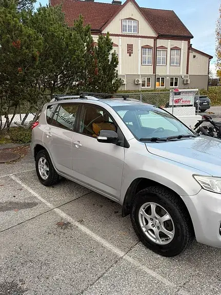 Toyota Rav4 2010 photo 2
