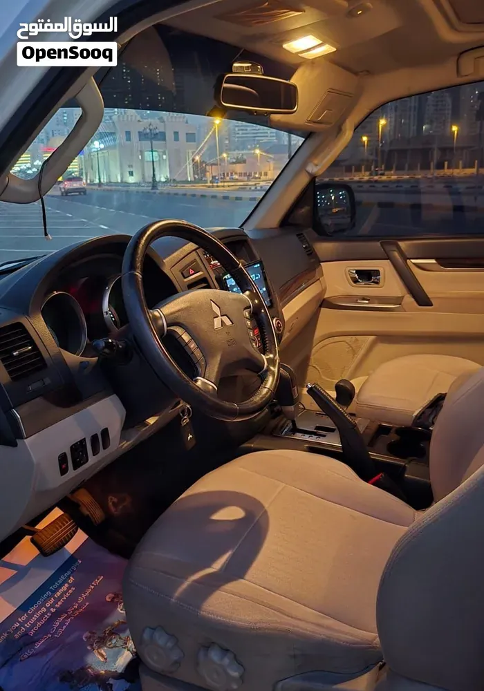 Mitsubishi Pajero 2012 photo 2