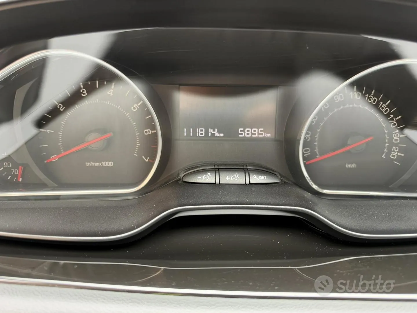 Peugeot 208 2015 photo 5