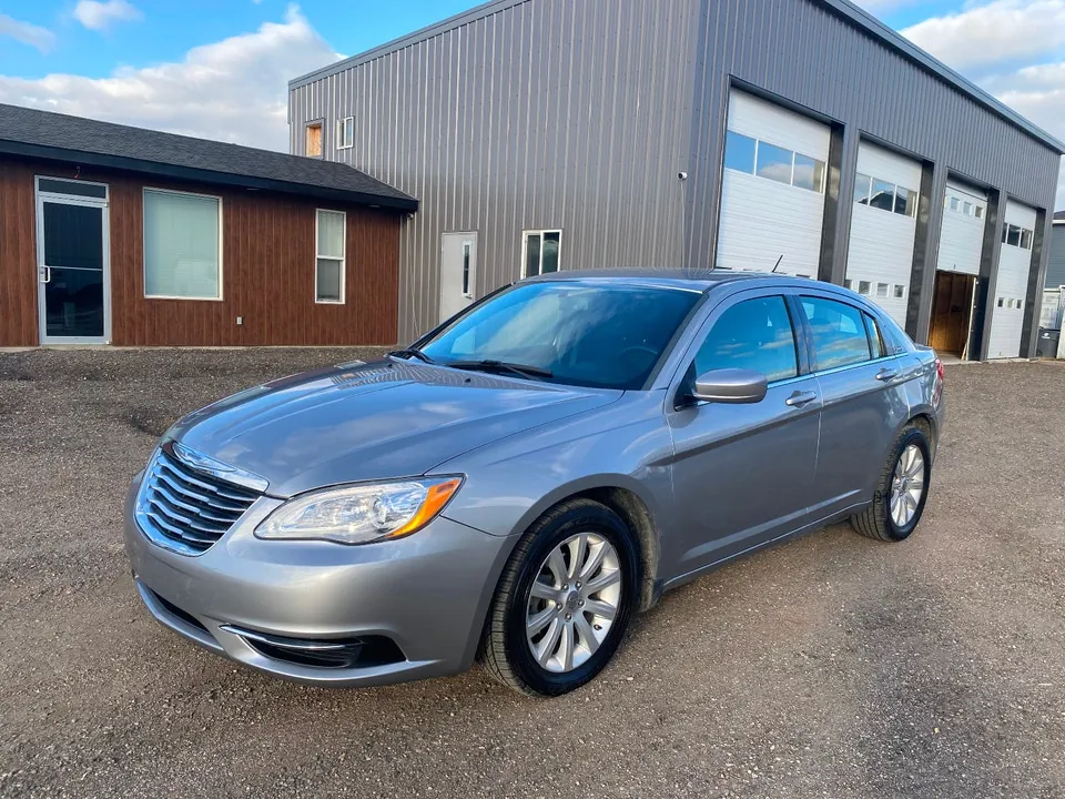 Chrysler 200 2014 photo 2