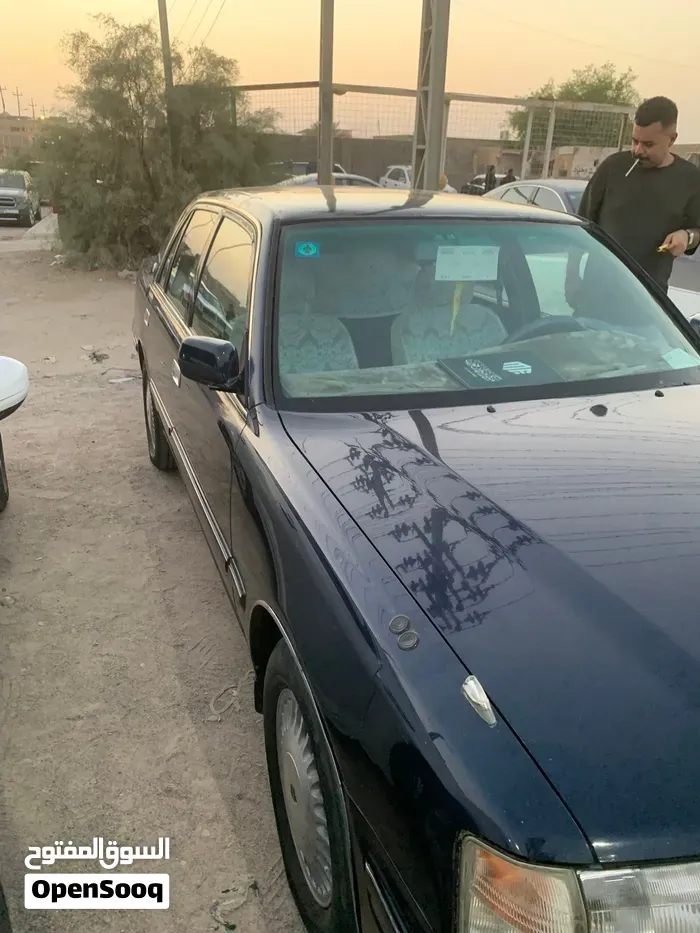 Toyota Crown 2000 photo 2