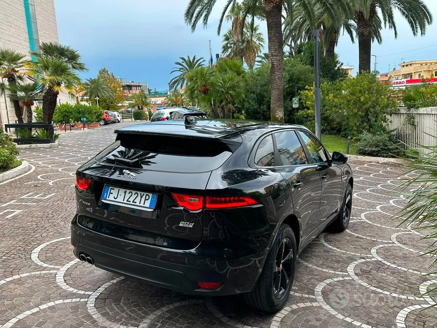 Jaguar F-Pace 2017 photo 2