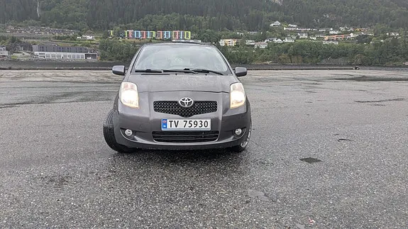 Toyota Yaris 2008 photo 2