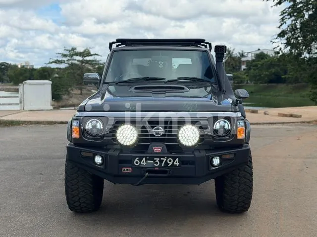 Nissan Patrol 1993 photo 2