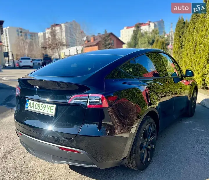 Tesla Model Y 2024 photo 3