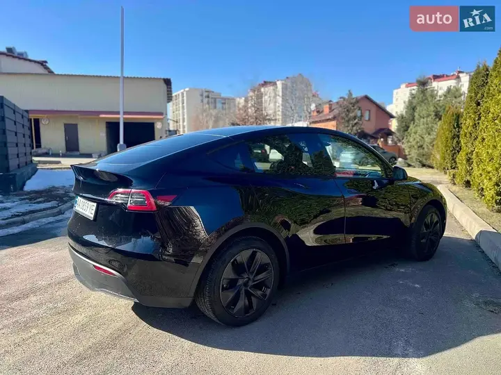 Tesla Model Y 2024 photo 2