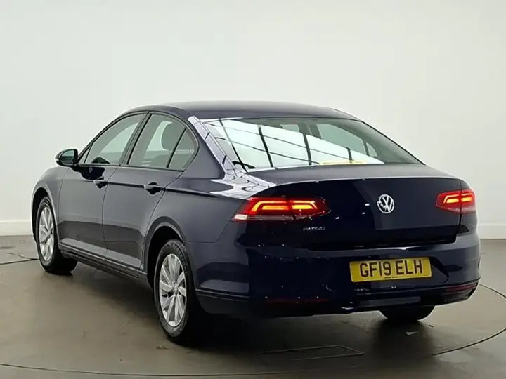 Volkswagen Passat 2019 photo 2
