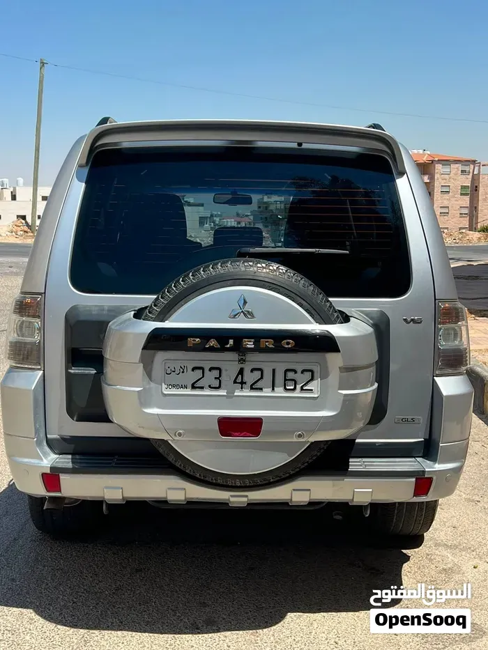 Mitsubishi Pajero 2011 photo 2