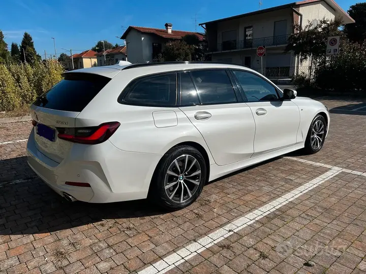 BMW 318D 2023 photo 2