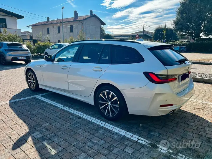 BMW 318D 2023 photo 4