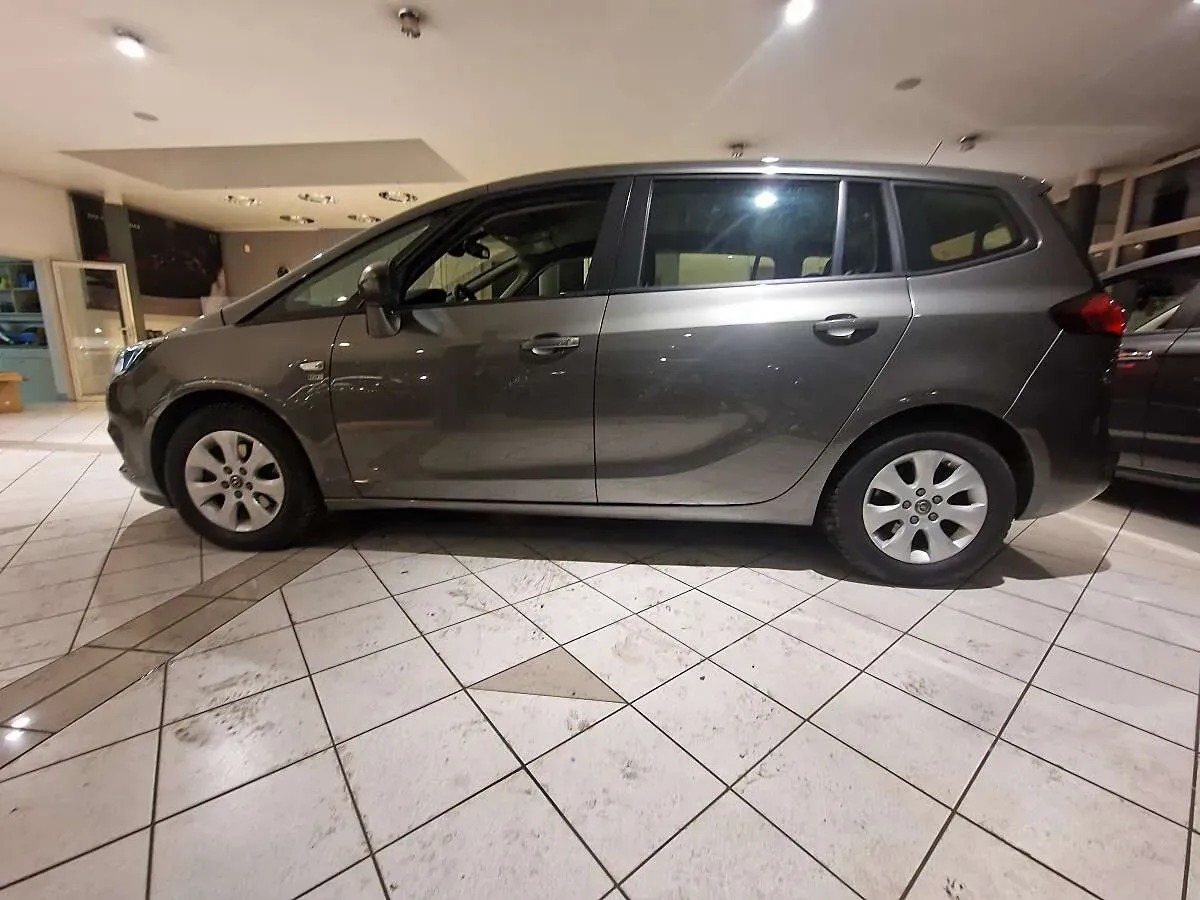 Opel Zafira 2019 photo 2