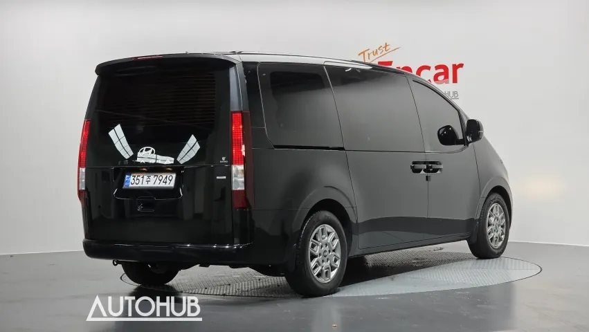 Hyundai Staria 2024 photo 2