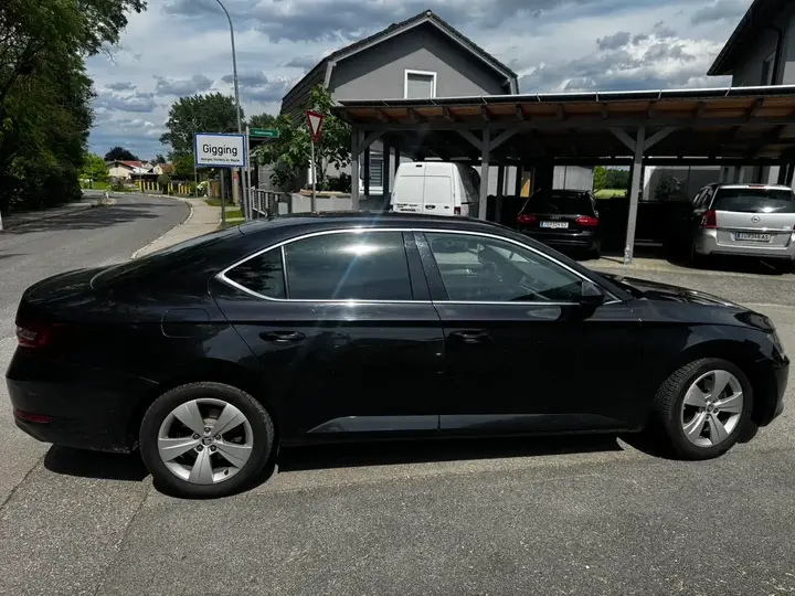 Skoda Superb 2018 photo 3