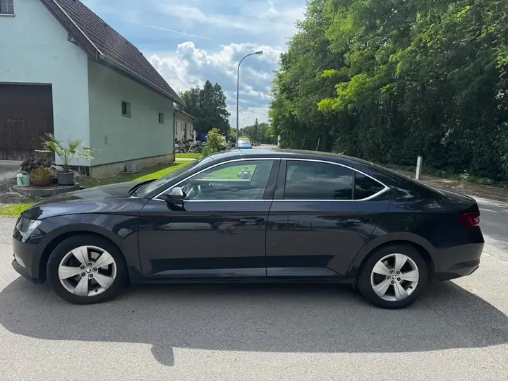 Skoda Superb 2018 photo 2