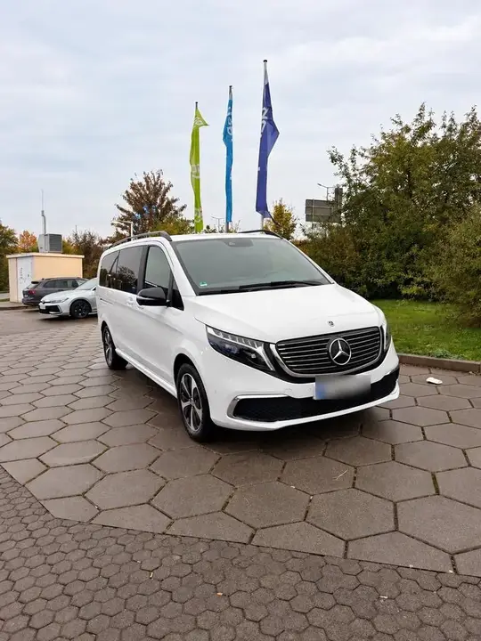 Mercedes-Benz Eqv 300