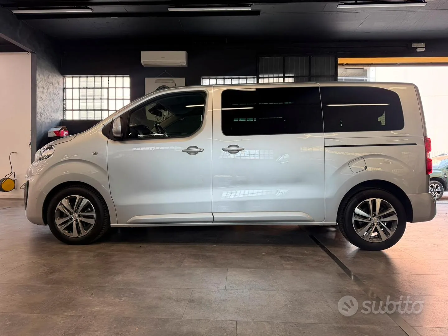 Peugeot Traveller 2018 photo 5