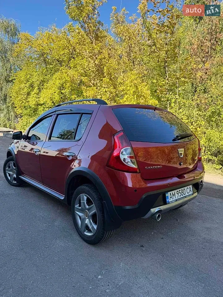 Dacia Sandero 2011 photo 2