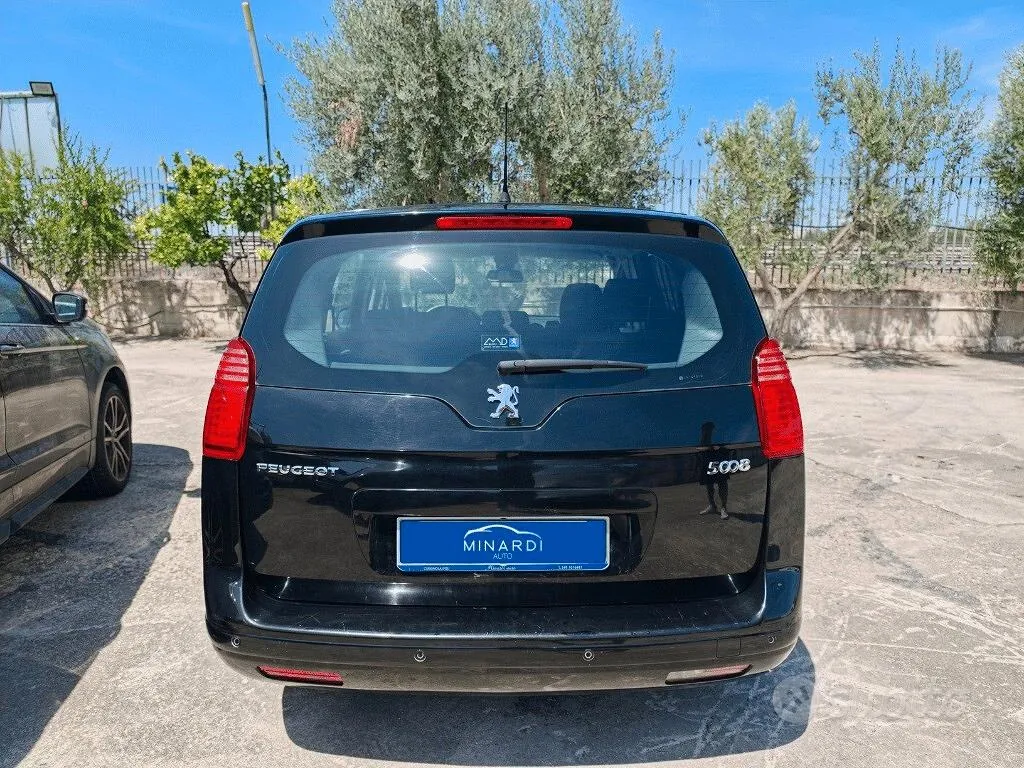 Peugeot 5008 2011 photo 2