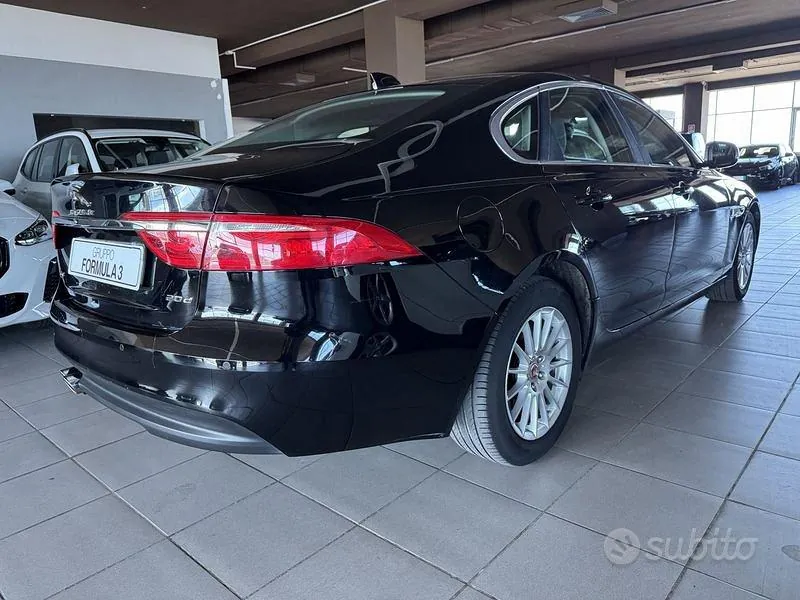Jaguar Xf 2018 photo 3