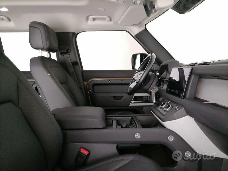 Land Rover Defender 2022 photo 3