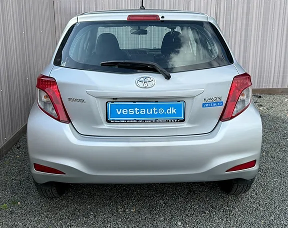 Toyota Yaris 2011 photo 4
