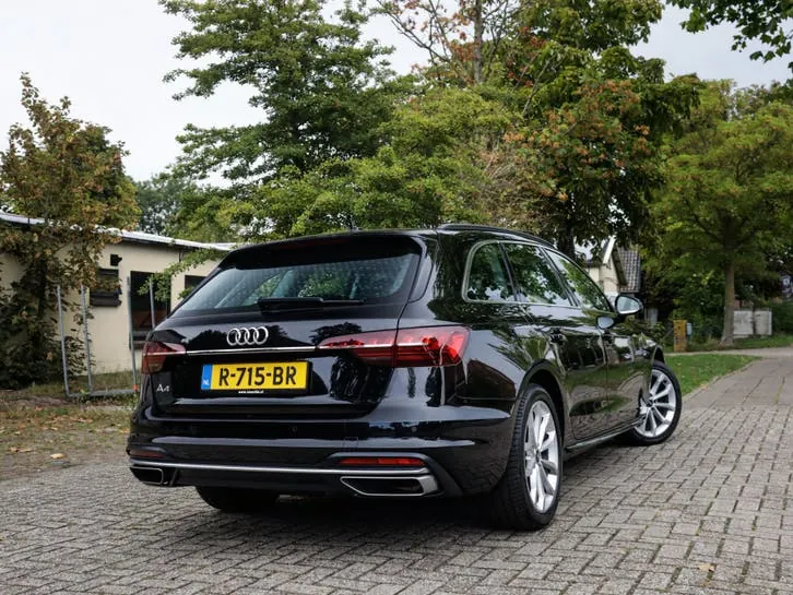 Audi A4 Avant 2022 photo 2