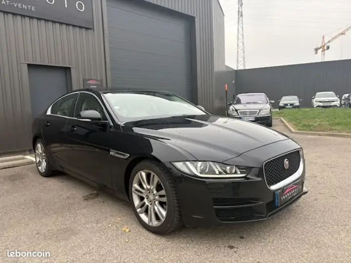 Jaguar Xe 2015 photo 3