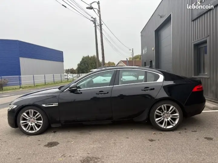 Jaguar Xe 2015 photo 5