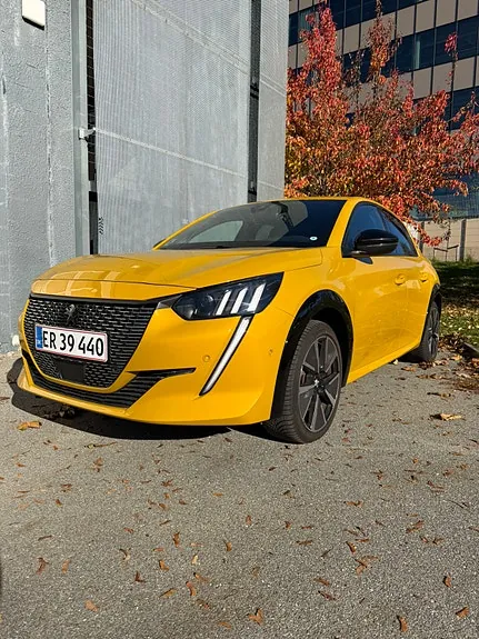 Peugeot E-208 2022 photo 3