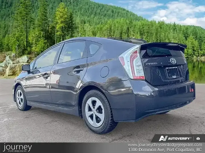Toyota Prius 2015 photo 4