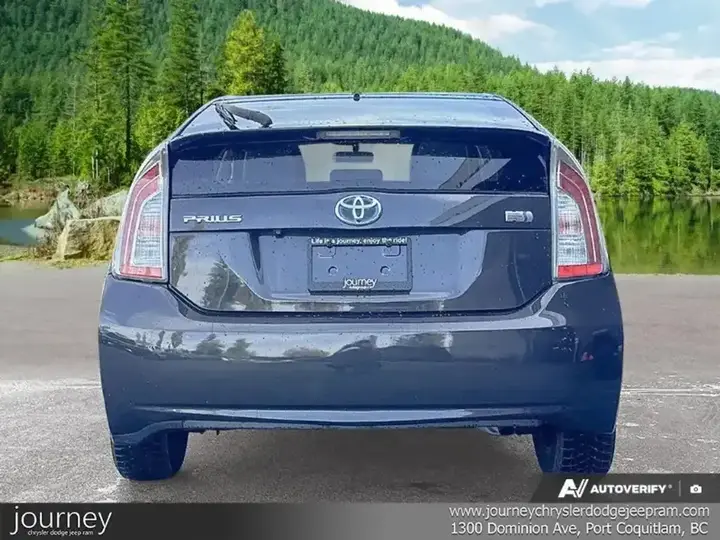Toyota Prius 2015 photo 5