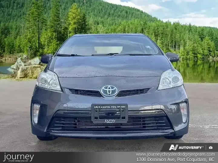 Toyota Prius 2015 photo 2