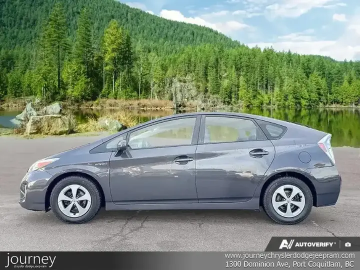 Toyota Prius 2015 photo 3