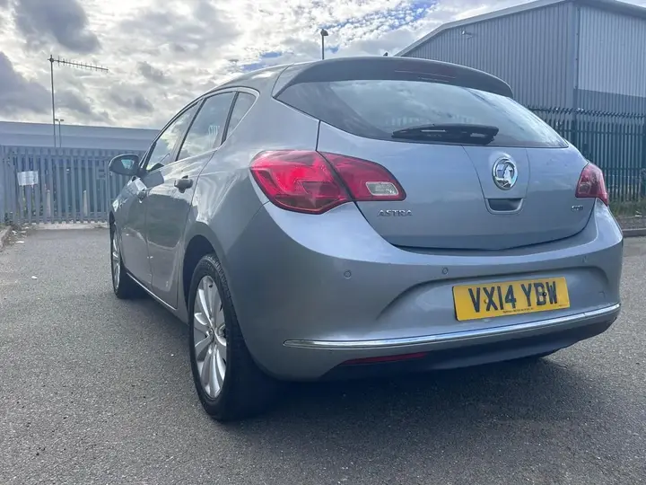 Vauxhall Astra 2014 photo 5