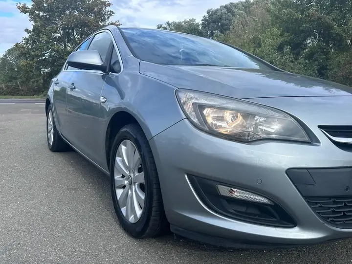 Vauxhall Astra 2014 photo 3