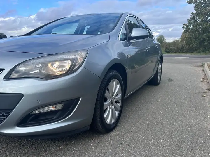 Vauxhall Astra 2014 photo 4