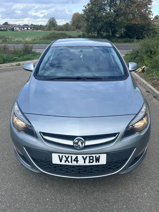 Vauxhall Astra 2014 photo 2