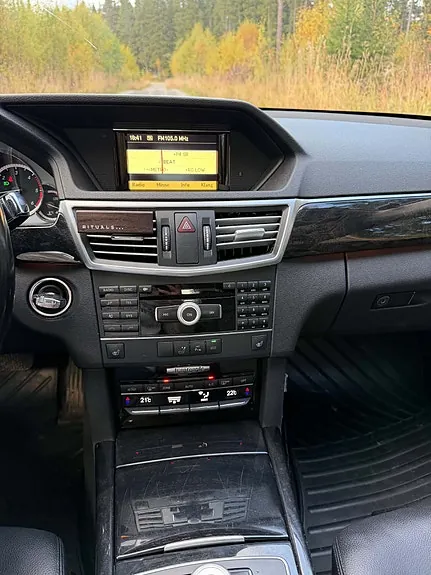 Mercedes-Benz E200 D 2011 photo 5
