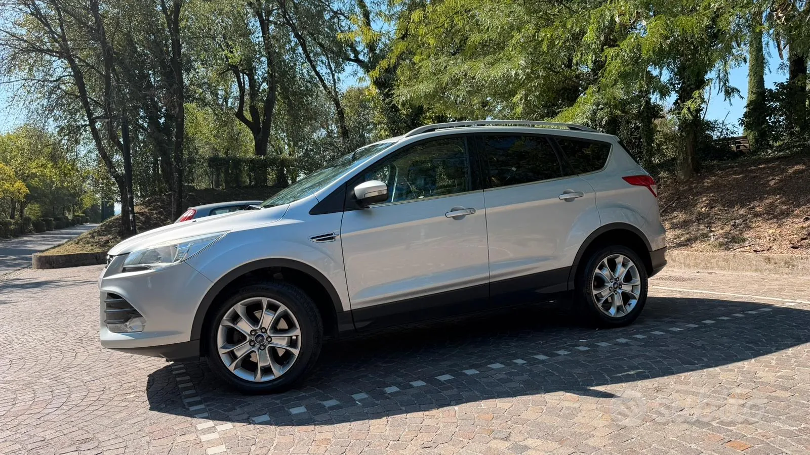 Ford Kuga 2015 photo 2
