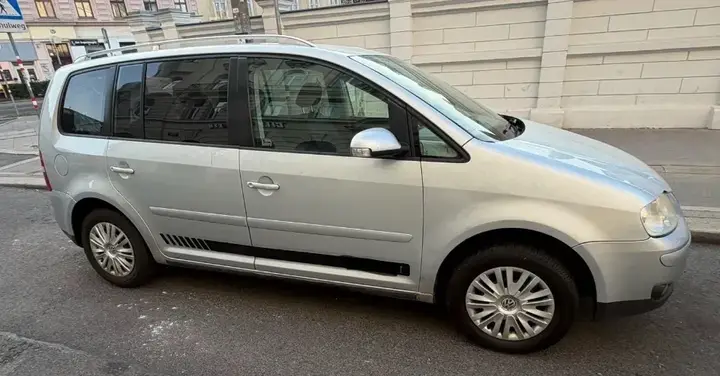Volkswagen Touran 2003 photo 2