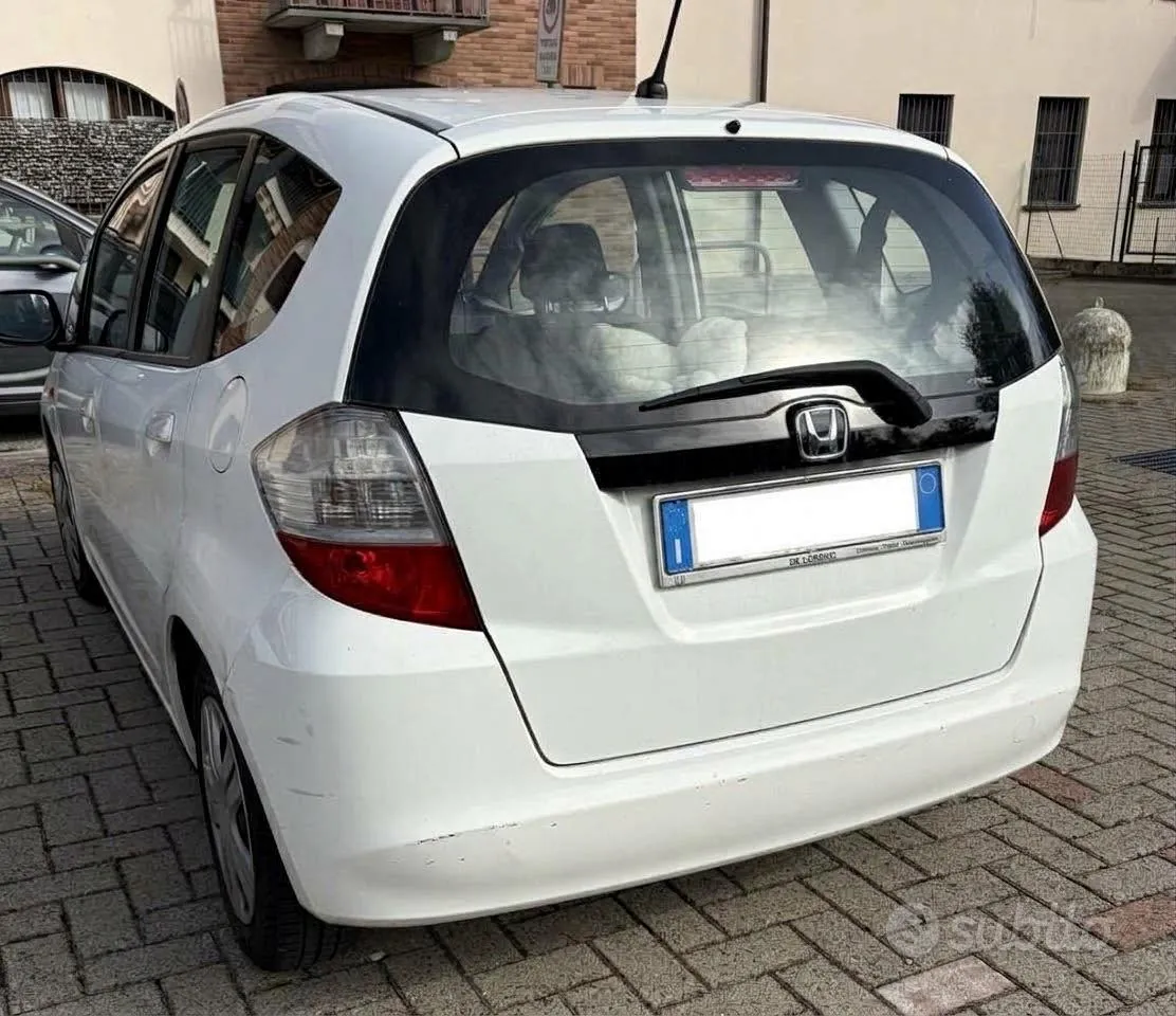 Honda Jazz 2010 photo 2