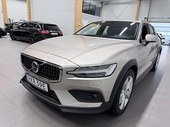 Volvo V60 Cross Country 2023 photo 3