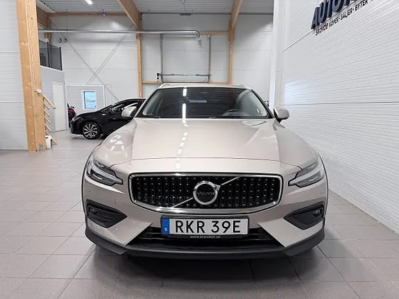 Volvo V60 Cross Country 2023 photo 4