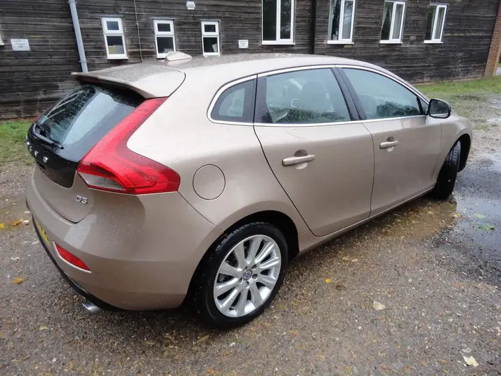 Volvo V40 2012 photo 5