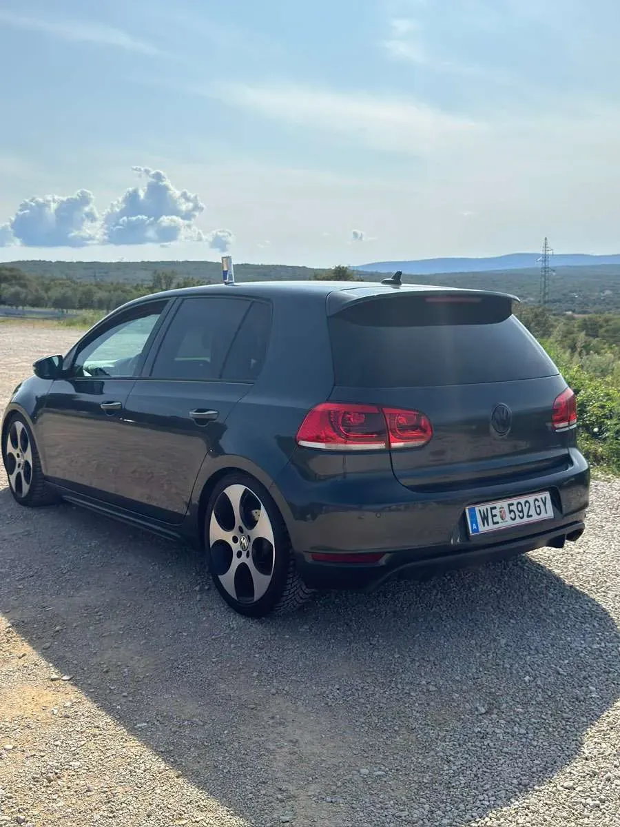 Volkswagen Golf Gti 2010 photo 2
