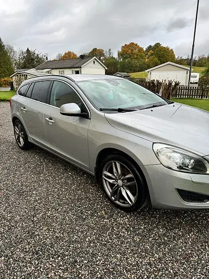 Volvo V60 2012 photo 2