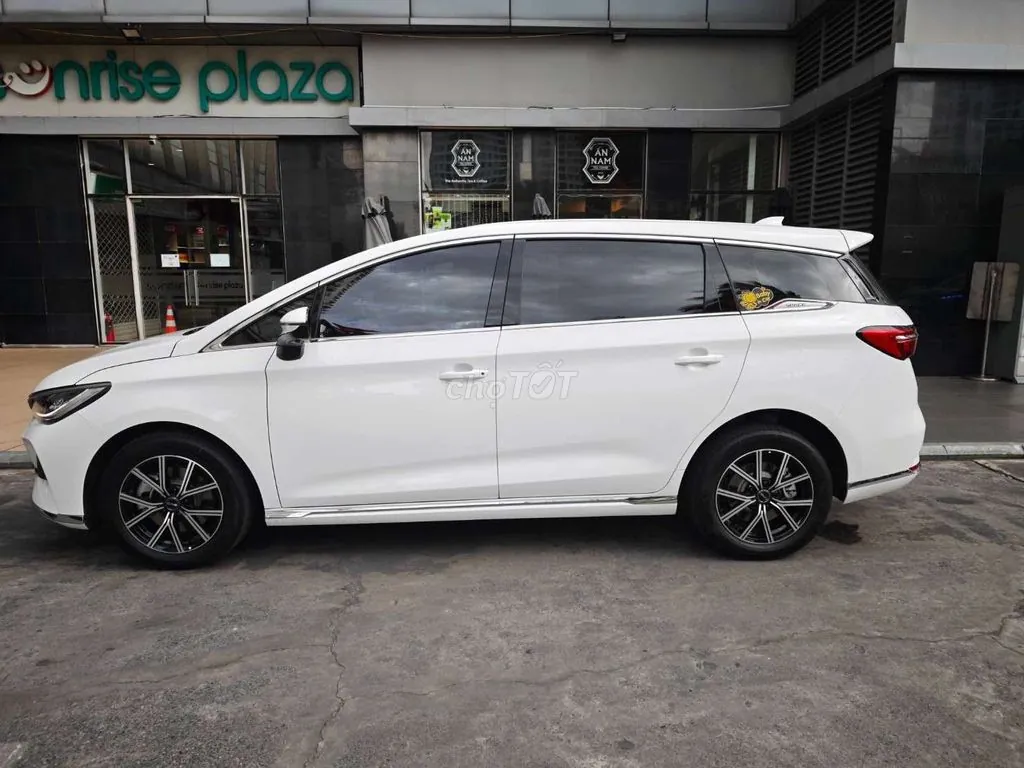 BYD M6 2025 photo 3